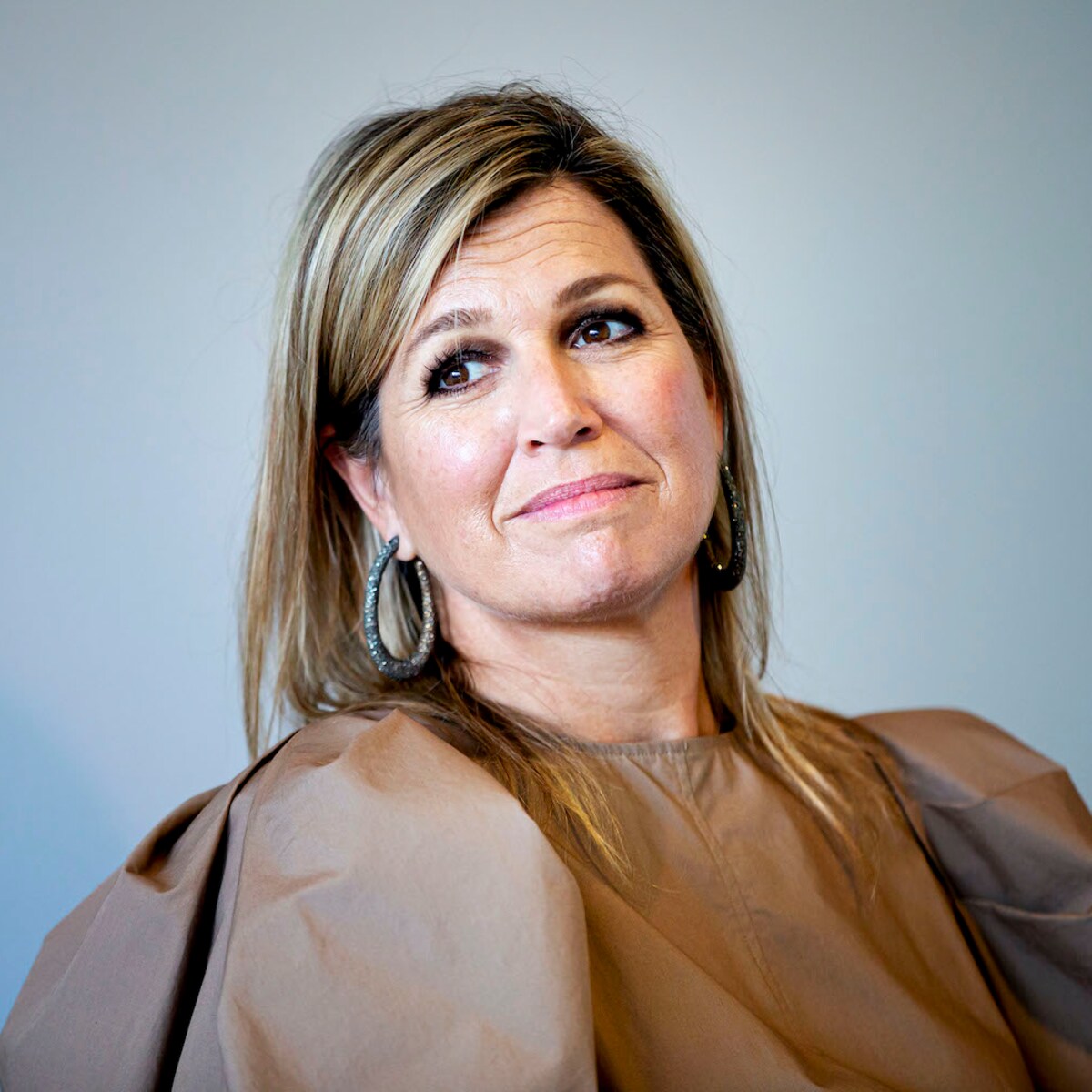 Koningin Maxima droeg deze jurk die gewoon te koop is bij H M Margriet
