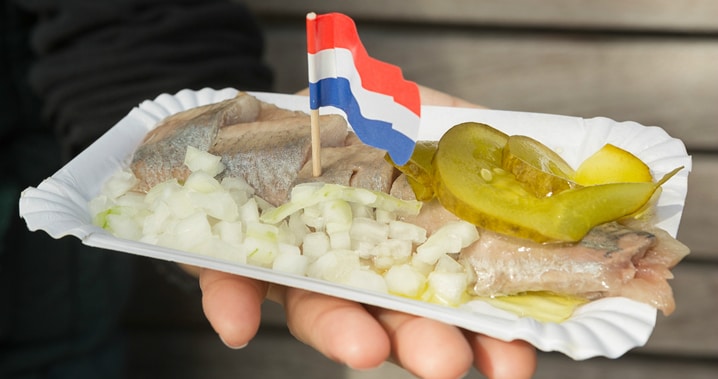 uitjes bij de haring niet doen zegt de viskenner