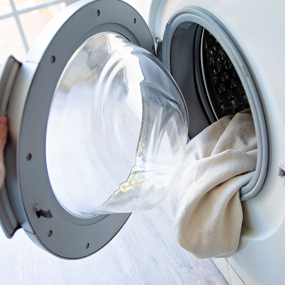 zwarte vegen op witte was