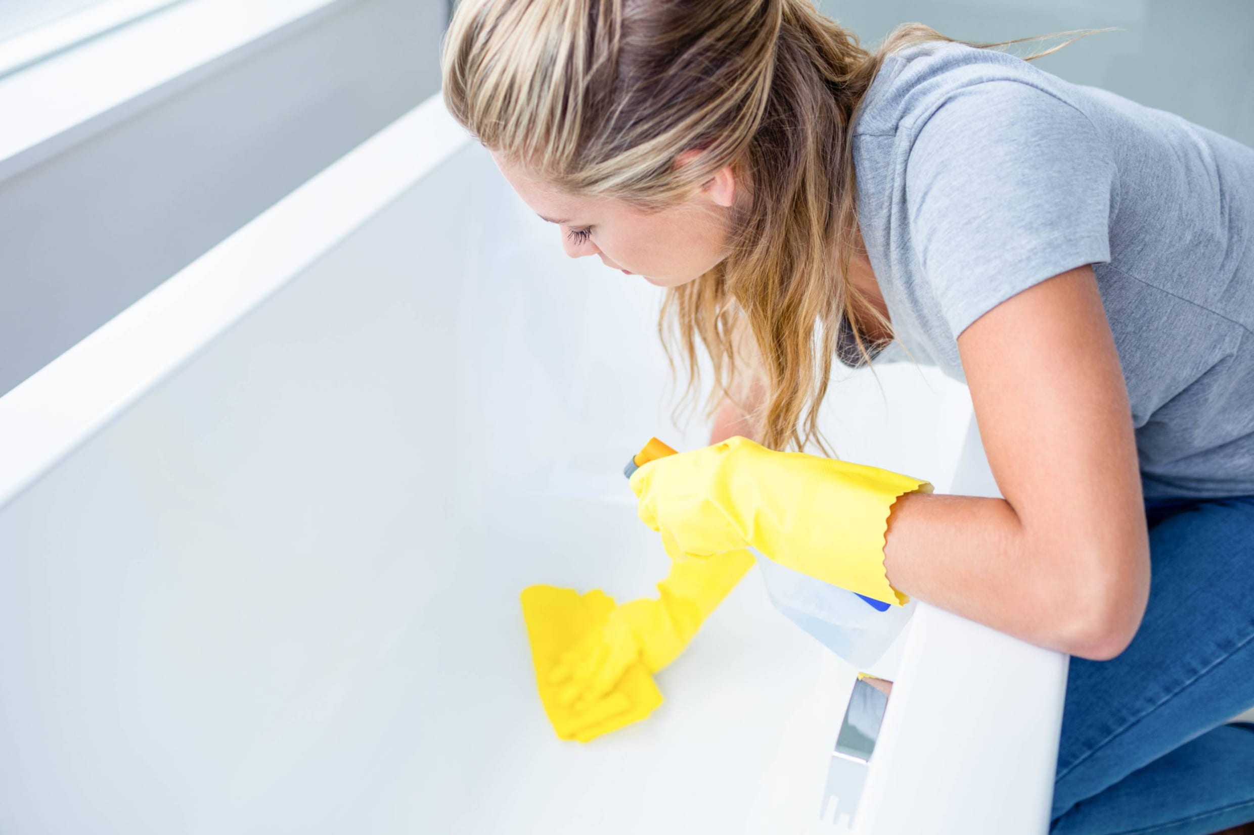 Gele aanslag in je bad of douche? Zo maak je het weer schoon Margriet