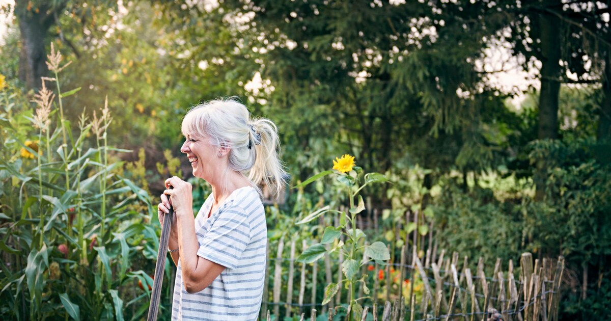 Zó maak je de tuin schoon zonder hogedrukreiniger | Margriet