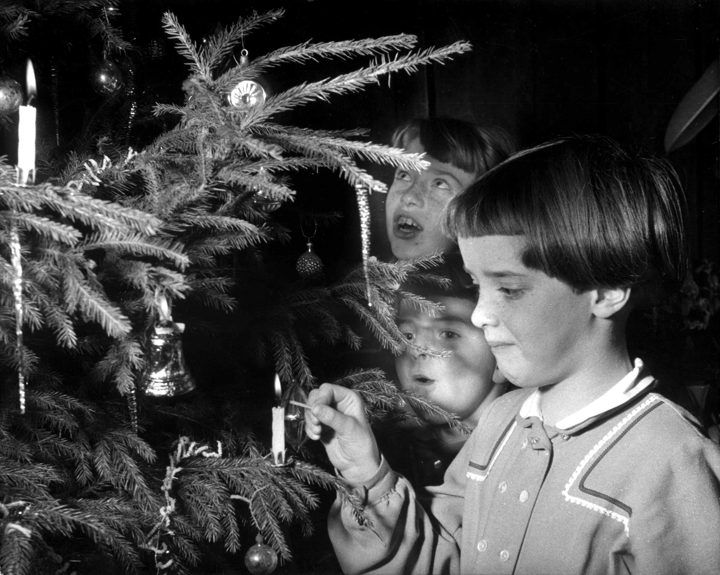 De kerstboom opzetten hoe ging dit er vroeger bij jou thuis aan toe