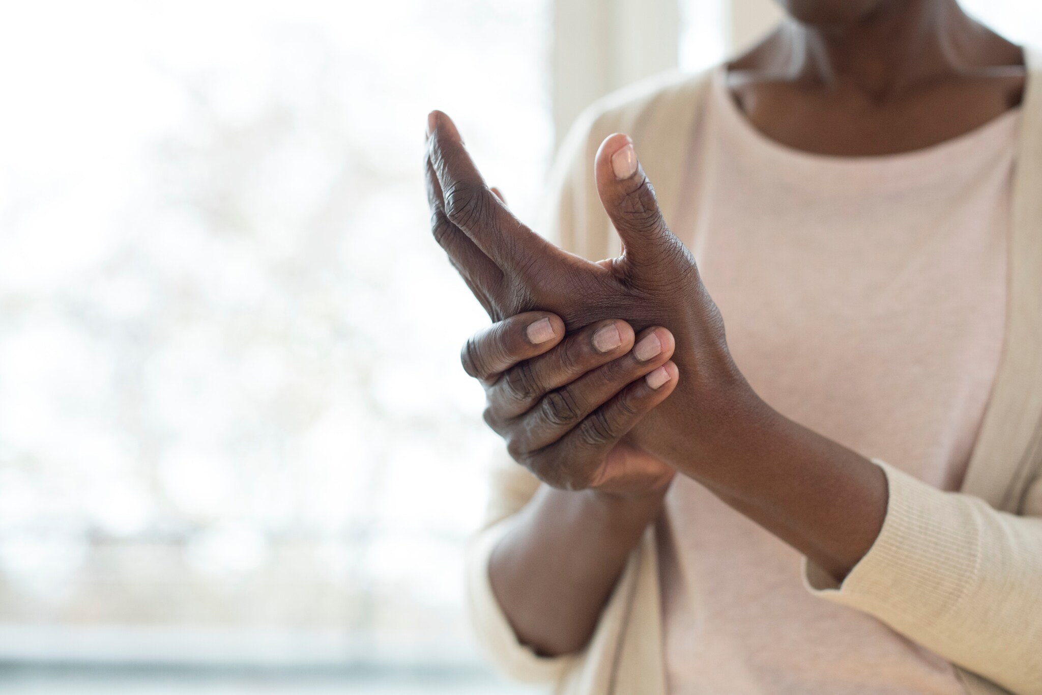 Pijn aan je hand? Deze symptomen wijzen op een skiduim