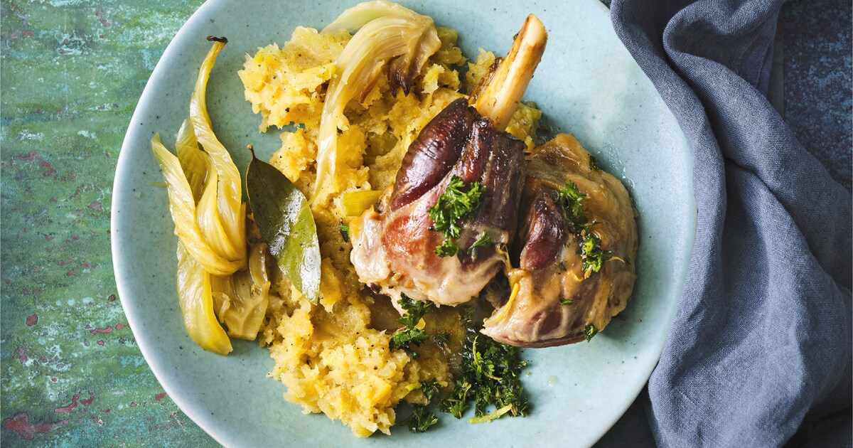 Gesmoorde lamsschenkels met koolraappuree en gremolata
