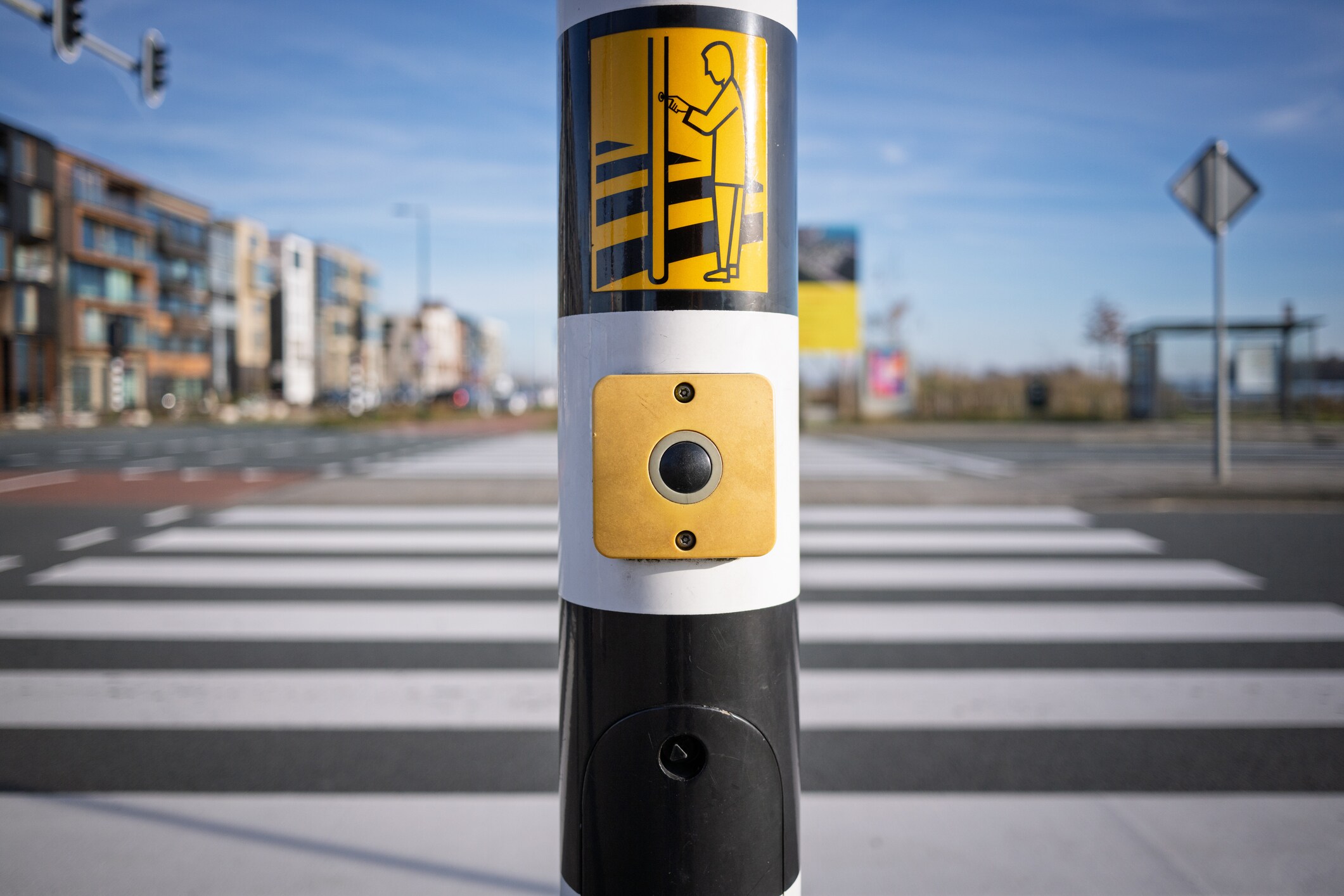 Dáárom gaat het stoplicht voor voetgangers zo snel knipperen! | Margriet