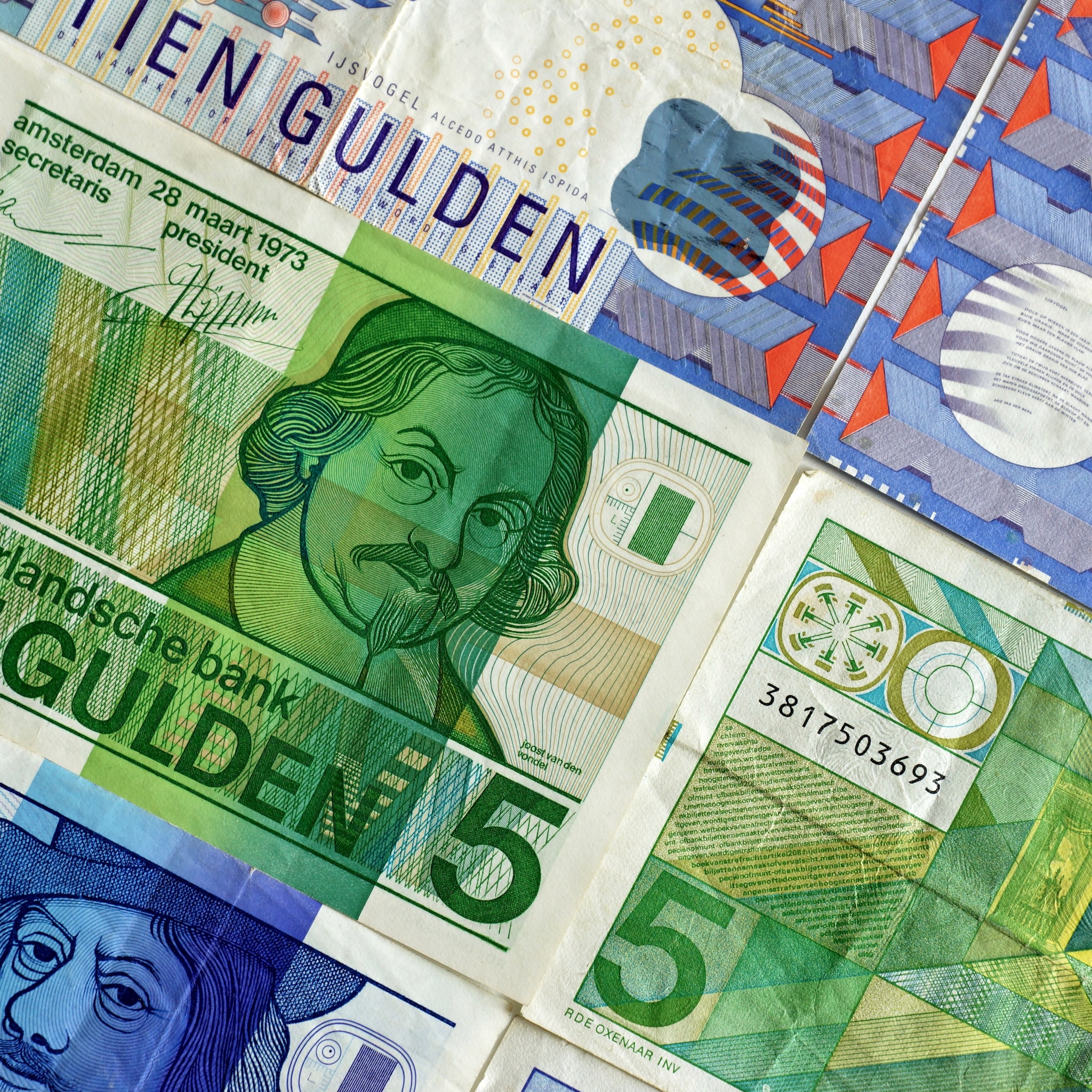 Contant geld opnemen: dit bedrag kan je maximaal opnemen per bank
