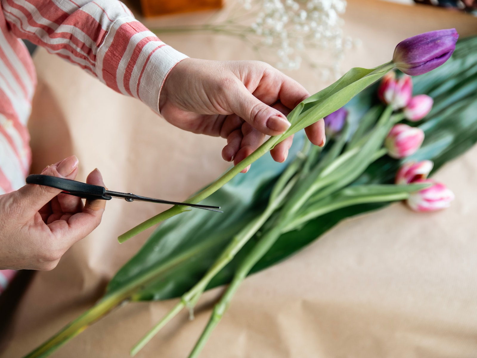 Waarom je tulpen wilt knippen als ze in het water staan